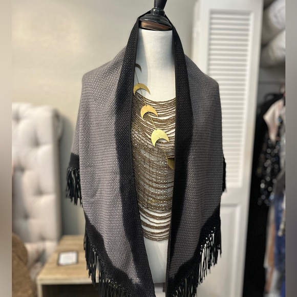 Bajra Cashmere Silk Shawl Wrap with Fringe – Gray & Black Handmade in Nepal - Picture 1 of 3